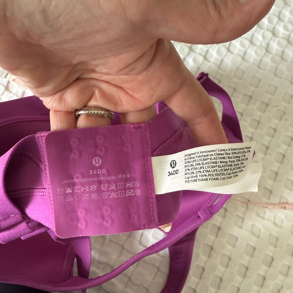 25. Lululemon Women's Purple Sports Bra - Picture 4 of 4